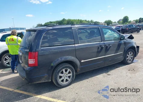 2010 Chrysler Town & Country Touring from USA, damaged, VIN 2A4RR5DX2AR141722